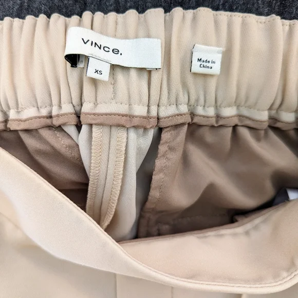 Vince Cuffed Tapered Pull-On Pant in Sandstone Crepe, XS - Picture 15 of 16